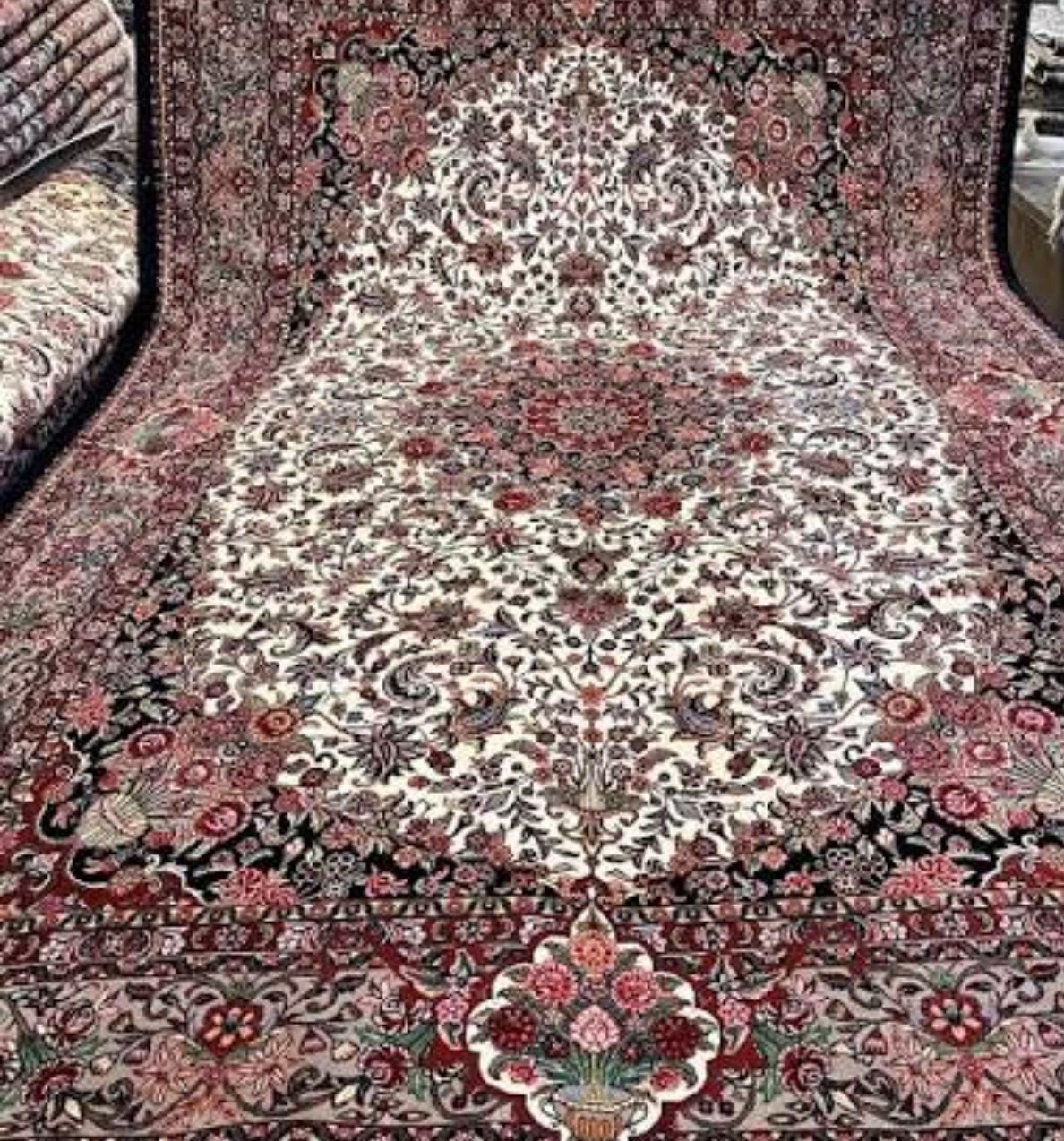 Pardis Isfahan Krem Madalyon — Vazo Motifi — Isfahan